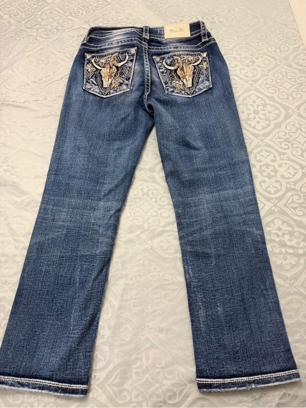 Miss Me Women's Dark Blue cropped Jeans with Embroidered Longhorn Pockets